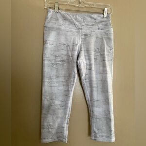 Alo Marble Print Capri Yoga Pant / Legging